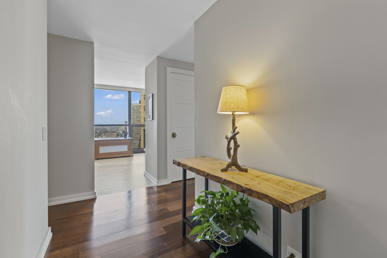 2500 N Lakeview Avenue 3404