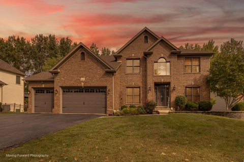 Photo of 404 Heatherwood Drive, Oswego, IL 60543 (MLS # 12761395)