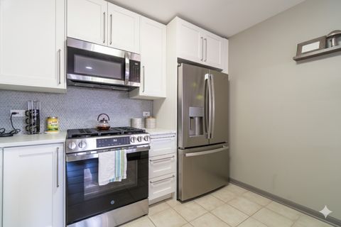 Tiny photo for 100 N Bokelman Street #325, Roselle, IL 60172 (MLS # 12535207)