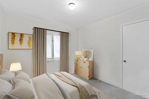 Tiny photo for 321 Newman Court, Lake Bluff, IL 60044 (MLS # 12530472)