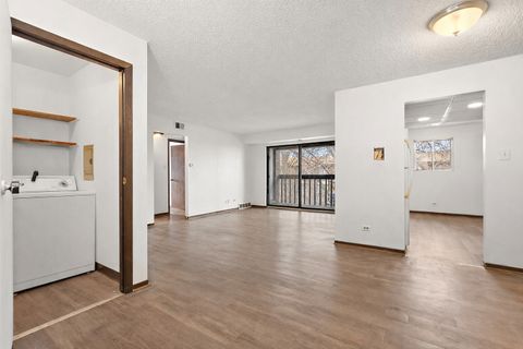 Tiny photo for 13651 Lamon Avenue #B12, Crestwood, IL 60418 (MLS # 12575548)