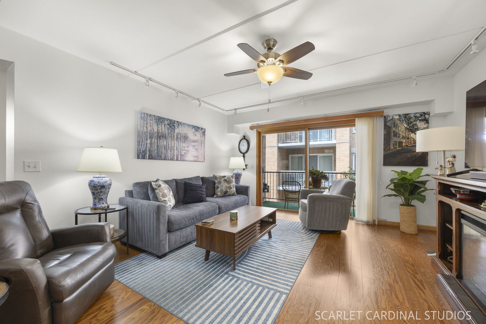 123 W SAINT CHARLES Road 305