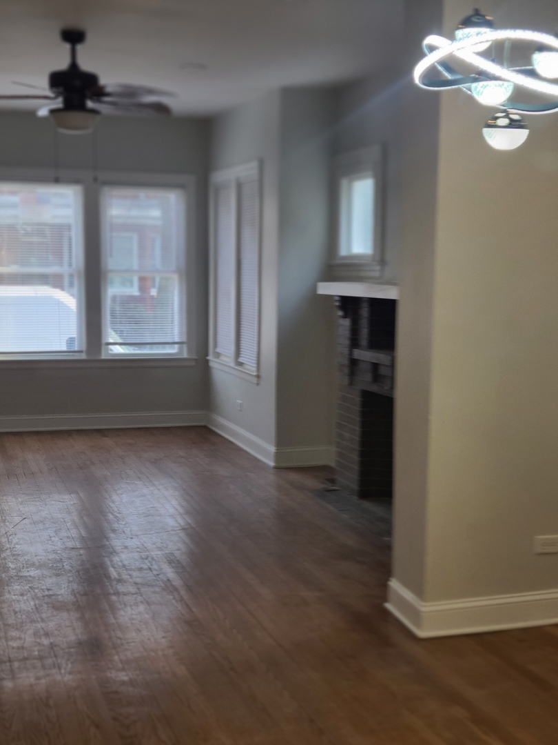 7744 S CHAMPLAIN Avenue