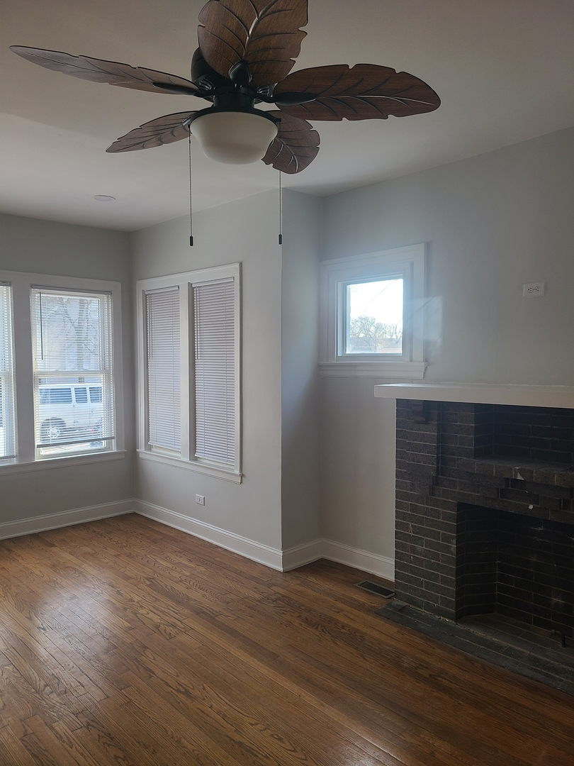 7744 S CHAMPLAIN Avenue