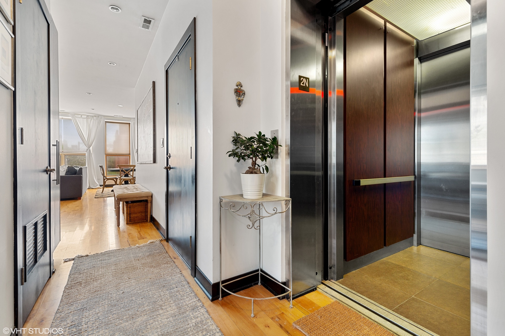 1842 N DAMEN Avenue 2N