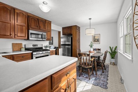 Tiny photo for 2924 Lincoln Avenue N, Davenport, IA 52804 (MLS # 12594930)