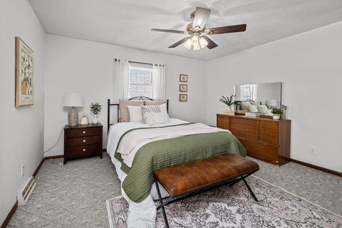 Tiny photo for 2924 Lincoln Avenue N, Davenport, IA 52804 (MLS # 12594930)