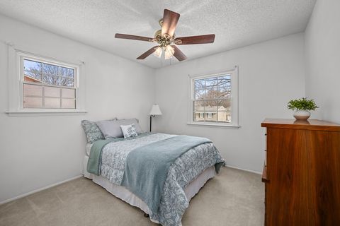 Tiny photo for 2924 Lincoln Avenue N, Davenport, IA 52804 (MLS # 12594930)