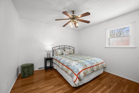 Tiny photo for 2924 Lincoln Avenue N, Davenport, IA 52804 (MLS # 12594930)