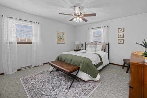 Tiny photo for 2924 Lincoln Avenue N, Davenport, IA 52804 (MLS # 12594930)