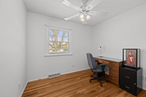 Tiny photo for 2924 Lincoln Avenue N, Davenport, IA 52804 (MLS # 12594930)