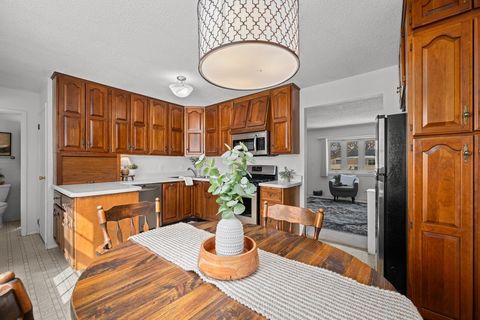 Tiny photo for 2924 Lincoln Avenue N, Davenport, IA 52804 (MLS # 12594930)