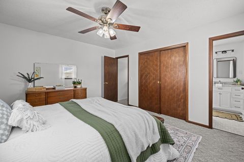 Tiny photo for 2924 Lincoln Avenue N, Davenport, IA 52804 (MLS # 12594930)