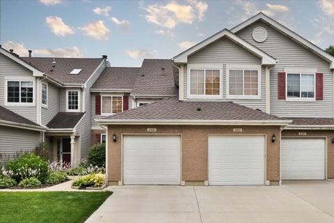Tiny photo for 202 Sierra Pass Drive, Schaumburg, IL 60194 (MLS # 12600718)