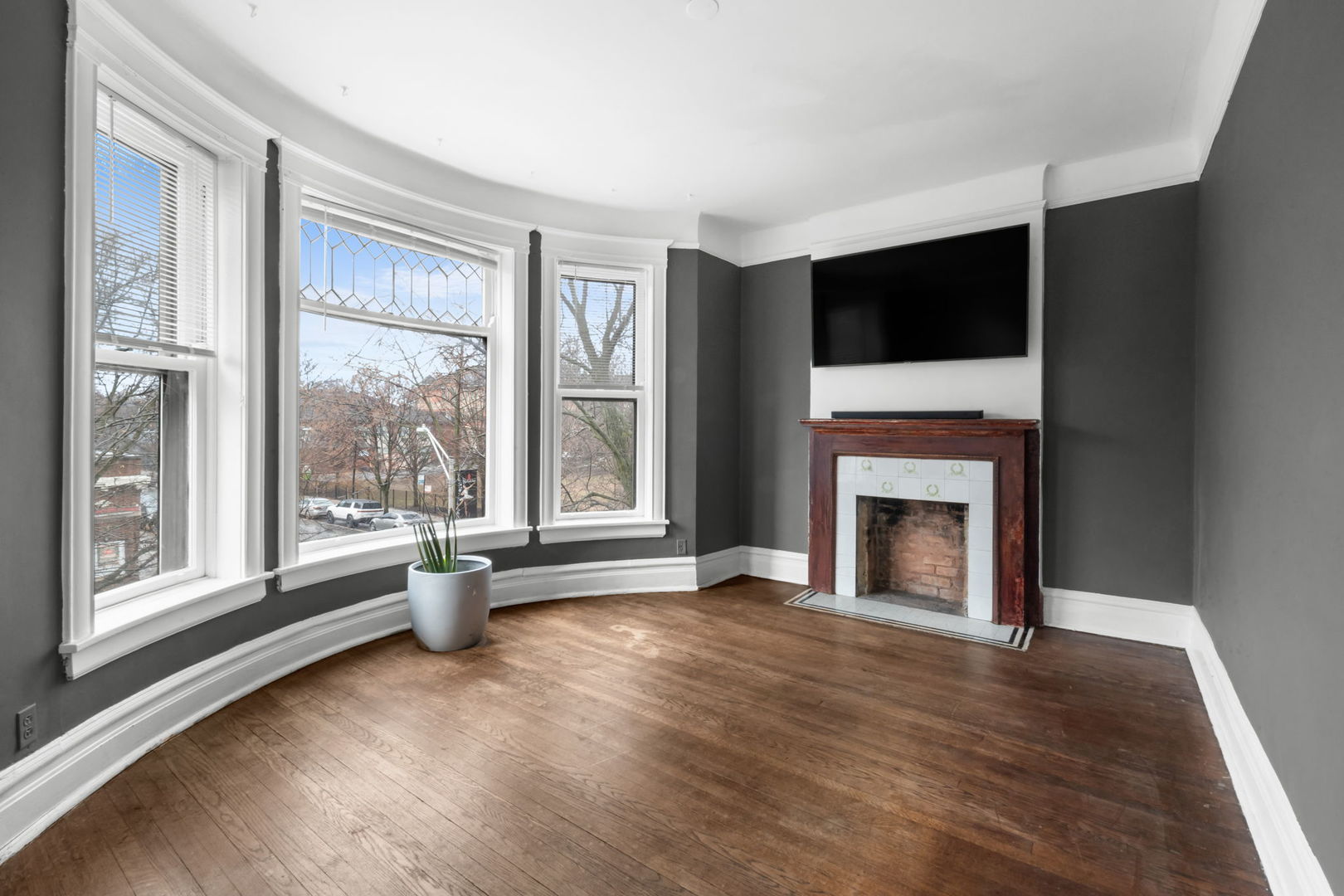 5701 S Kenwood Avenue 2