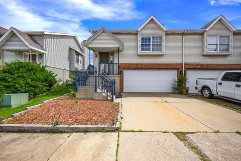 Photo of 6 Parkshores Drive, Bloomington, IL 61701 (MLS # 12664216)