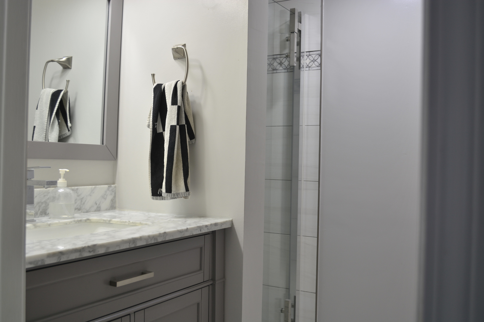 Elk Grove Village, Illinois 60007, United States, 4 Bedrooms Bedrooms, ,3 BathroomsBathrooms,Residential,Active,253279