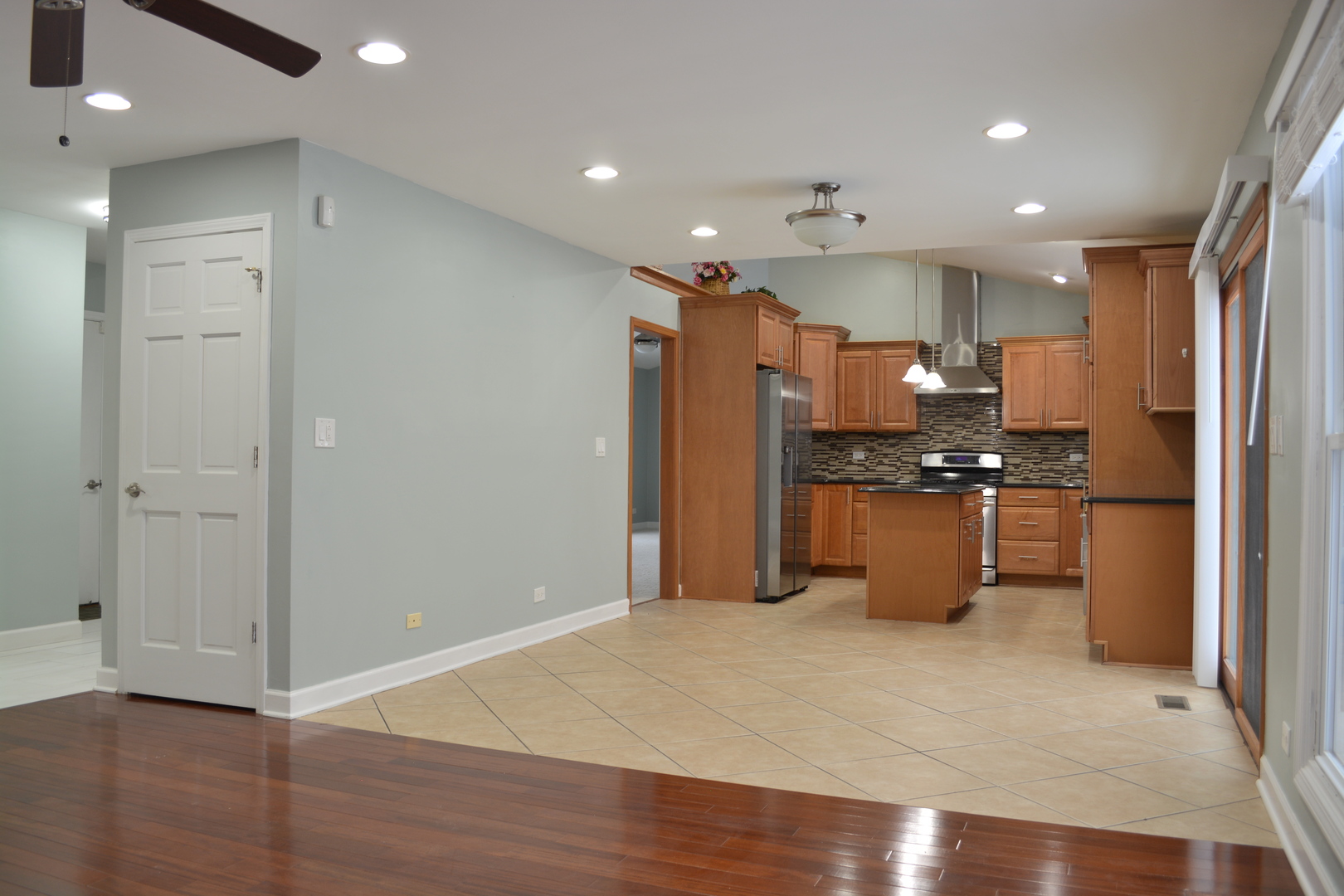 Elk Grove Village, Illinois 60007, United States, 4 Bedrooms Bedrooms, ,3 BathroomsBathrooms,Residential,Active,253279