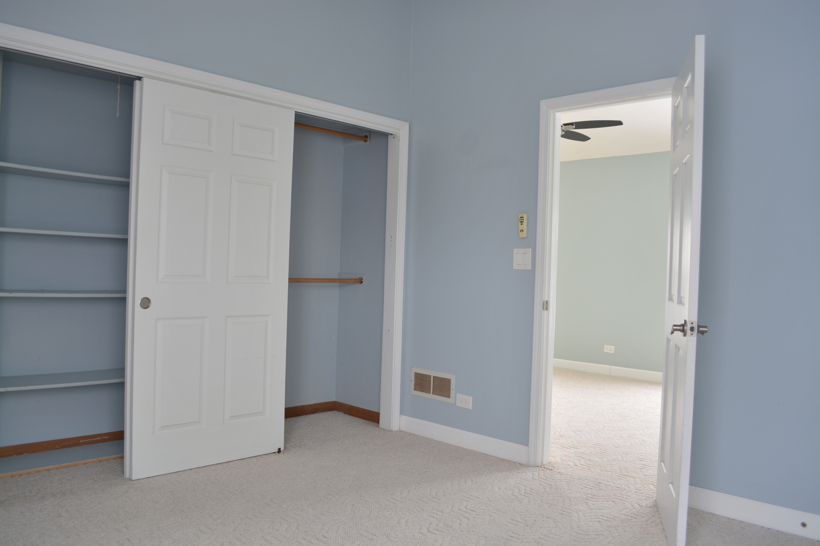 Elk Grove Village, Illinois 60007, United States, 4 Bedrooms Bedrooms, ,3 BathroomsBathrooms,Residential,Active,253279