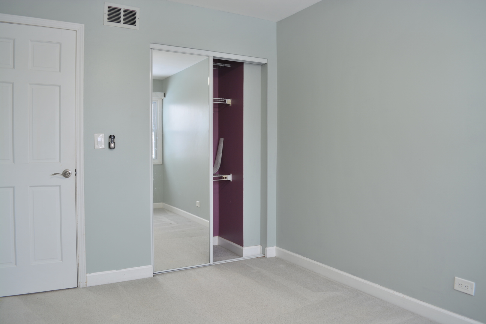 Elk Grove Village, Illinois 60007, United States, 4 Bedrooms Bedrooms, ,3 BathroomsBathrooms,Residential,Active,253279