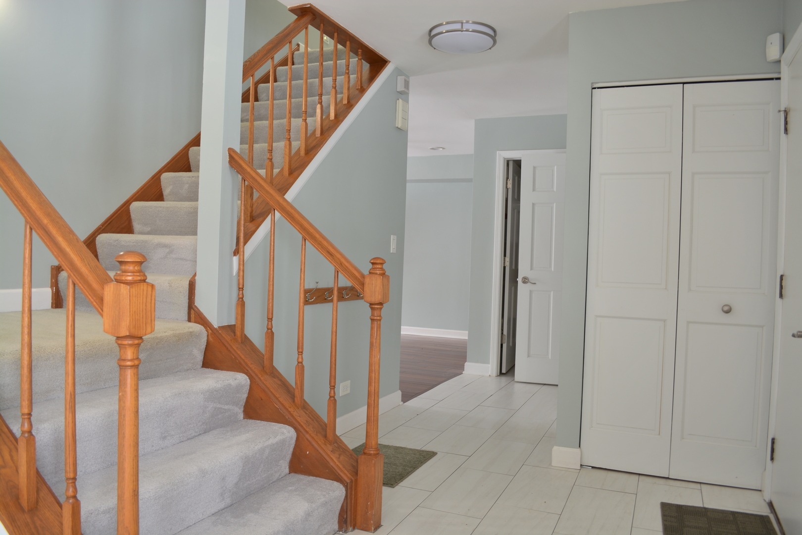 Elk Grove Village, Illinois 60007, United States, 4 Bedrooms Bedrooms, ,3 BathroomsBathrooms,Residential,Active,253279