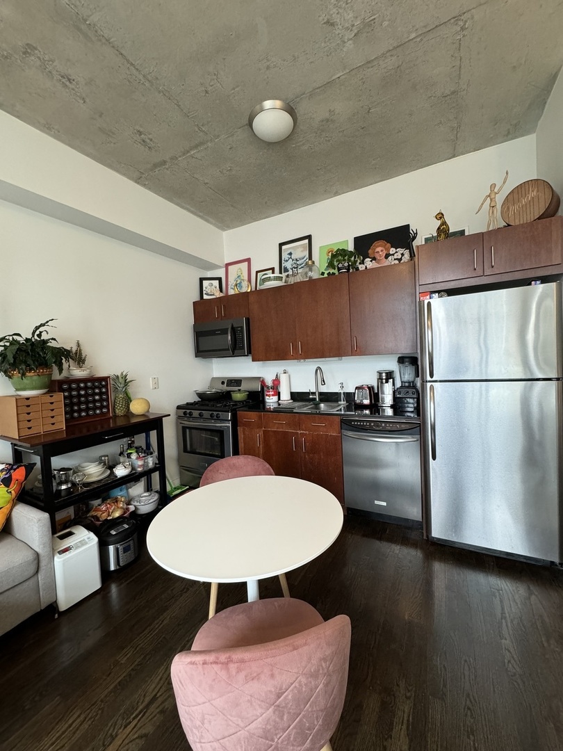 1620 S Michigan Avenue 613