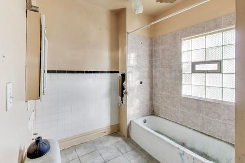 Tiny photo for 3835 W Montrose Avenue, Chicago, IL 60618 (MLS # 12528279)