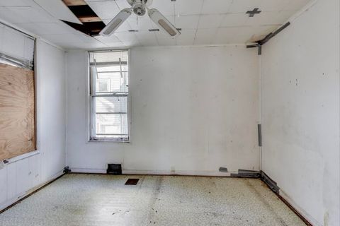 Tiny photo for 3835 W Montrose Avenue, Chicago, IL 60618 (MLS # 12528279)