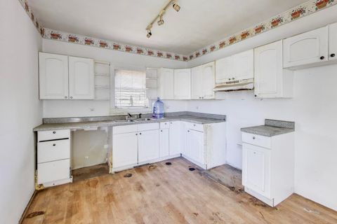 Tiny photo for 3835 W Montrose Avenue, Chicago, IL 60618 (MLS # 12528279)