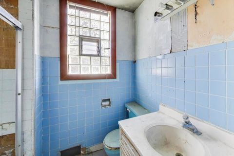 Tiny photo for 3835 W Montrose Avenue, Chicago, IL 60618 (MLS # 12528279)