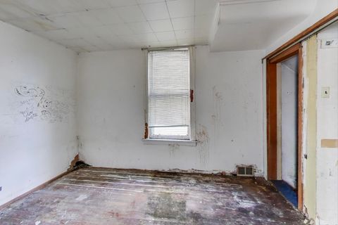 Tiny photo for 3835 W Montrose Avenue, Chicago, IL 60618 (MLS # 12528279)