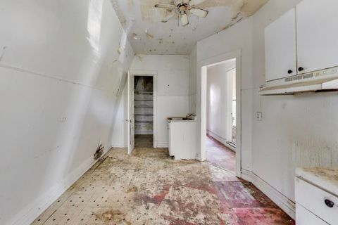 Tiny photo for 3835 W Montrose Avenue, Chicago, IL 60618 (MLS # 12528279)