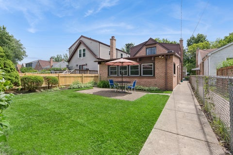 Tiny photo for 2009 Keeney Street, Evanston, IL 60202 (MLS # 12683349)