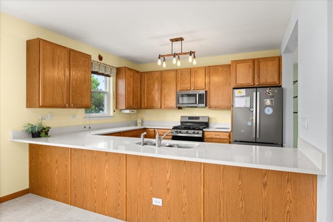 Tiny photo for 739 Bonaventure Drive, Oswego, IL 60543 (MLS # 12730637)