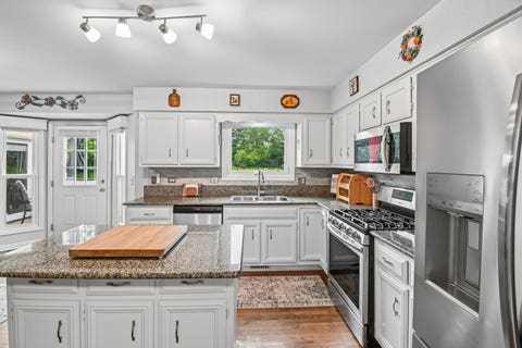 Tiny photo for 5N630 Leslie Court, St. Charles, IL 60175 (MLS # 12673285)