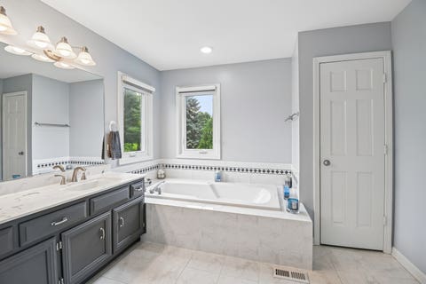 Tiny photo for 5N630 Leslie Court, St. Charles, IL 60175 (MLS # 12673285)