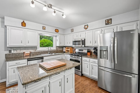 Tiny photo for 5N630 Leslie Court, St. Charles, IL 60175 (MLS # 12673285)