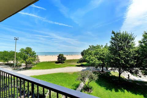 Tiny photo for 5733 N SHERIDAN Road #4C, Chicago, IL 60660 (MLS # 12704950)