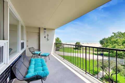 Tiny photo for 5733 N SHERIDAN Road #4C, Chicago, IL 60660 (MLS # 12704950)