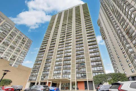 Tiny photo for 5733 N SHERIDAN Road #4C, Chicago, IL 60660 (MLS # 12704950)