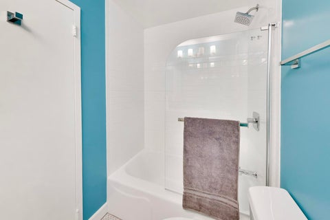 Tiny photo for 5733 N SHERIDAN Road #4C, Chicago, IL 60660 (MLS # 12704950)