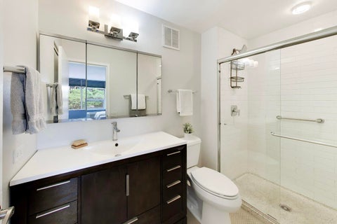 Tiny photo for 5733 N SHERIDAN Road #4C, Chicago, IL 60660 (MLS # 12704950)