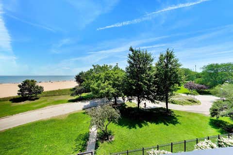 Tiny photo for 5733 N SHERIDAN Road #4C, Chicago, IL 60660 (MLS # 12704950)