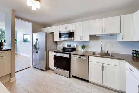 Tiny photo for 5733 N SHERIDAN Road #4C, Chicago, IL 60660 (MLS # 12704950)