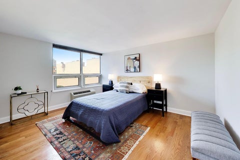 Tiny photo for 5733 N SHERIDAN Road #4C, Chicago, IL 60660 (MLS # 12704950)