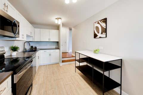 Tiny photo for 5733 N SHERIDAN Road #4C, Chicago, IL 60660 (MLS # 12704950)