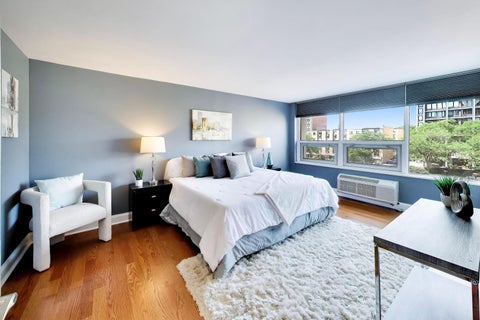 Tiny photo for 5733 N SHERIDAN Road #4C, Chicago, IL 60660 (MLS # 12704950)