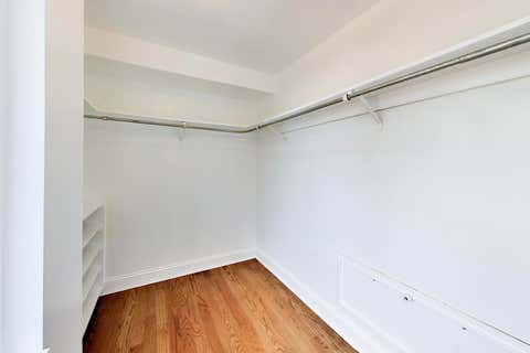Tiny photo for 5733 N SHERIDAN Road #4C, Chicago, IL 60660 (MLS # 12704950)