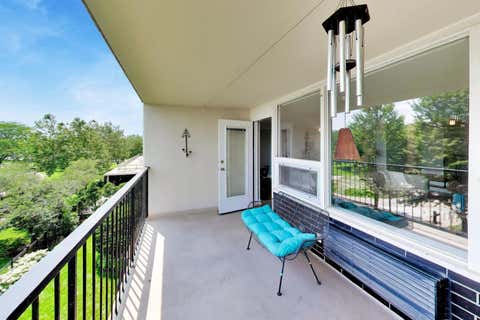 Tiny photo for 5733 N SHERIDAN Road #4C, Chicago, IL 60660 (MLS # 12704950)
