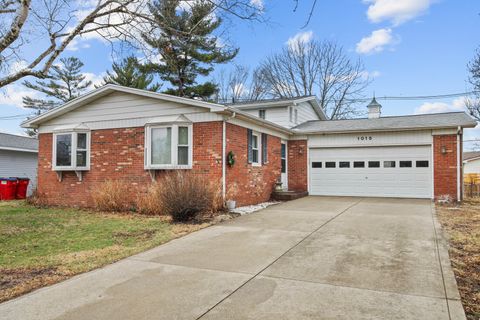 Photo of 1015 Hollycrest Drive, Champaign, IL 61821 (MLS # 12544290)
